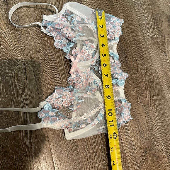 White and Pink Lace Bra with Floral Embroidery - Picture 5 of 7